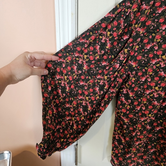 Something Navy Floral Ballon Sleeve Vneck Flowy Oversized Blouse - Picture 6 of 7